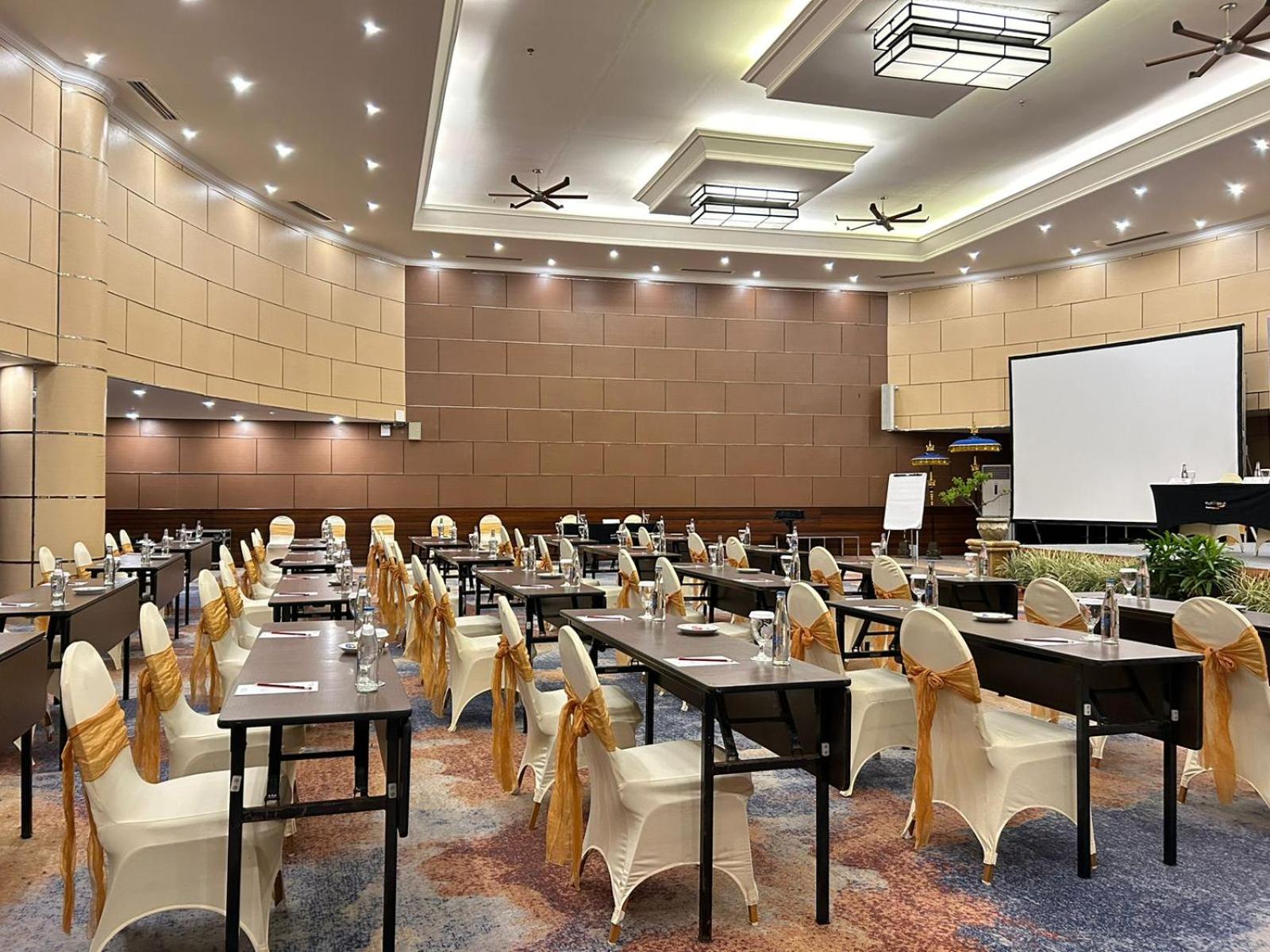 Kutabex Beachfront Hotel Kuta Lombok Εξωτερικό φωτογραφία